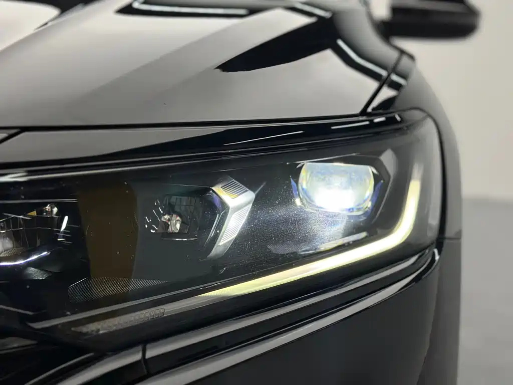 VOLKSWAGEN PASSAT 2022