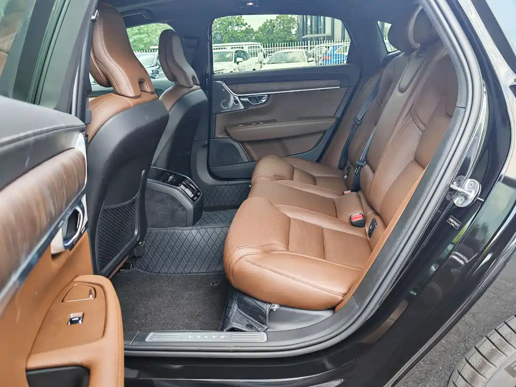 VOLVO S90 2025