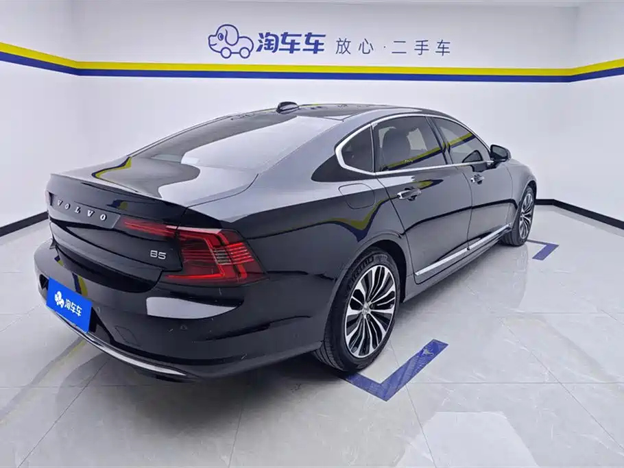 VOLVO S90 2023