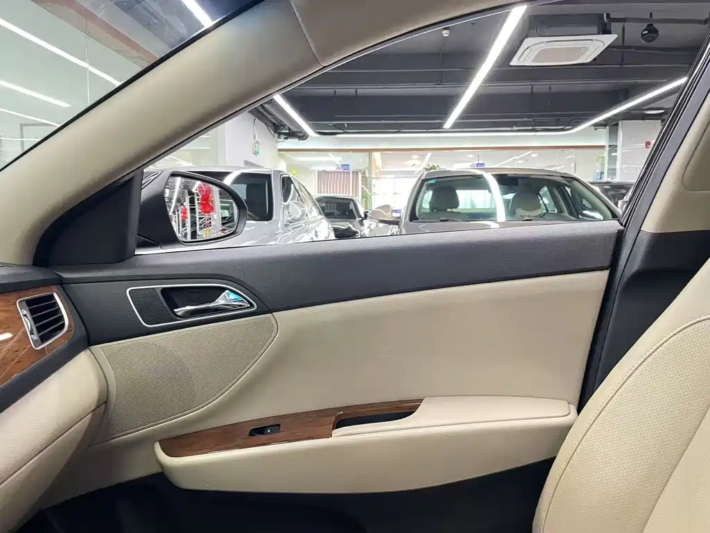 HYUNDAI MISTRA 2014