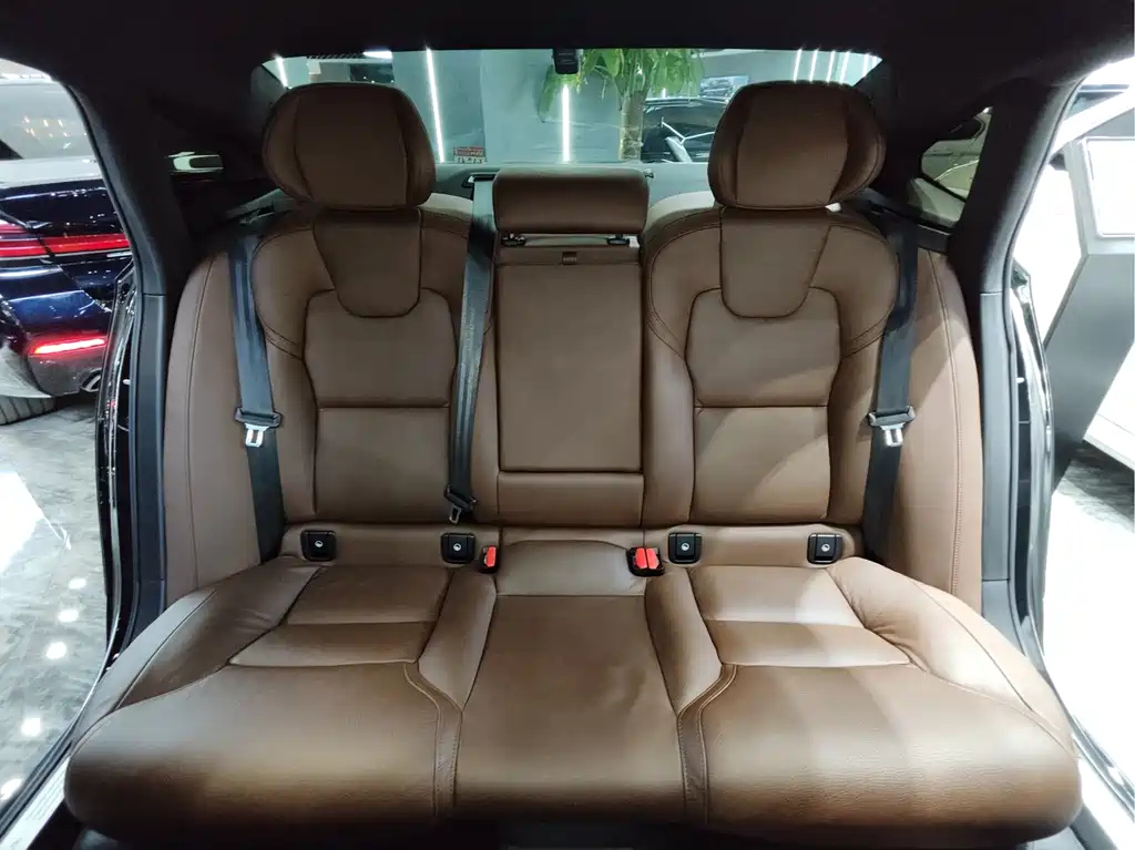 VOLVO S90 2023