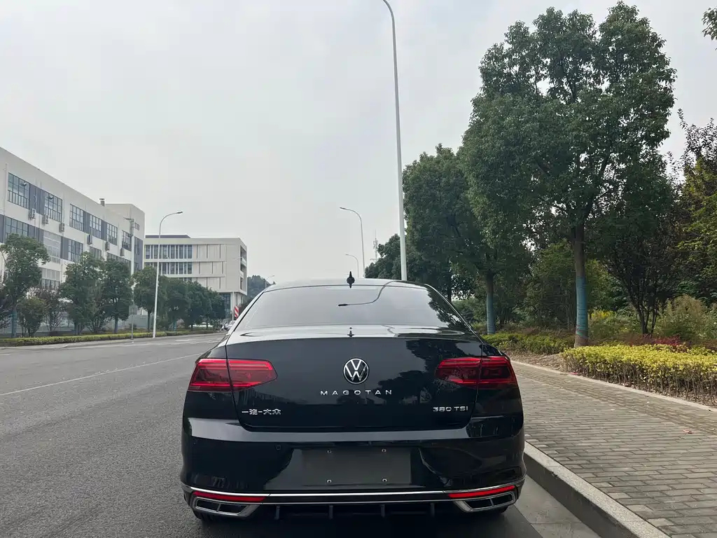 VOLKSWAGEN MAGOTAN 2022