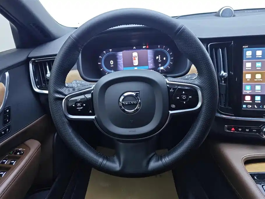 VOLVO S90 2023