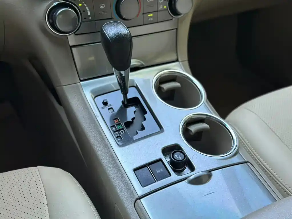 TOYOTA HIGHLANDER 2013