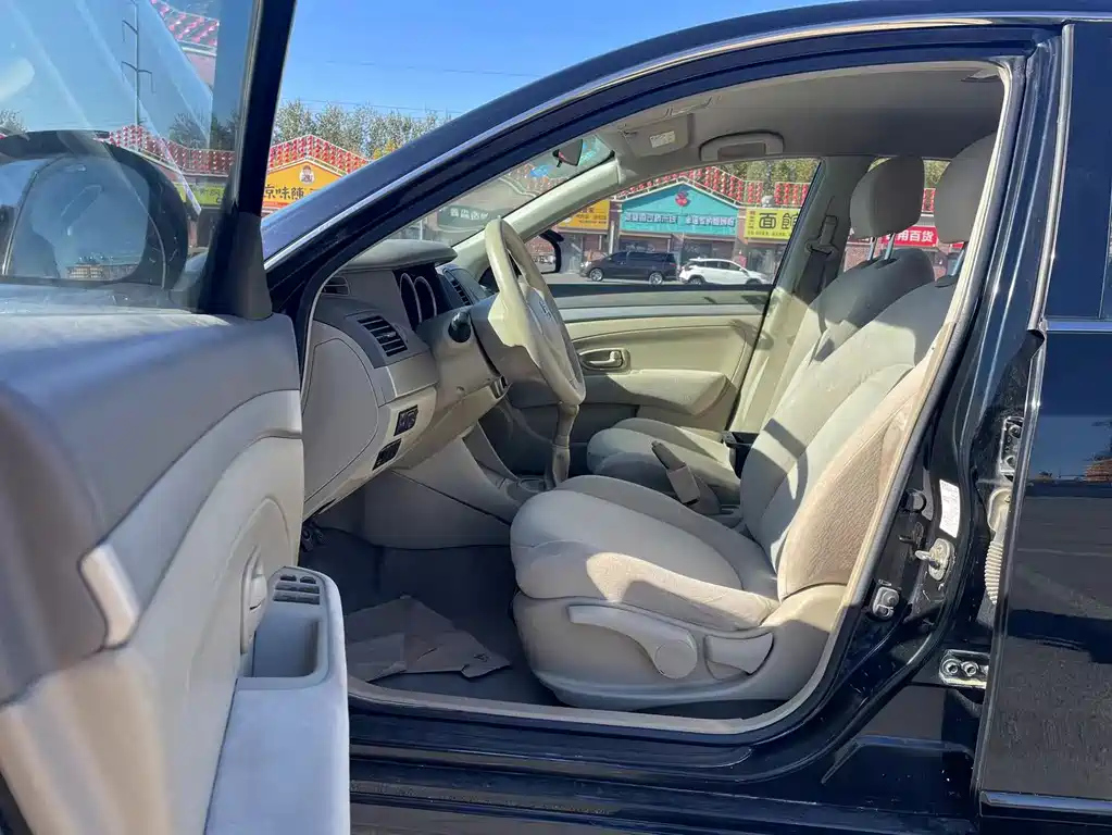 NISSAN SYLPHY 2014