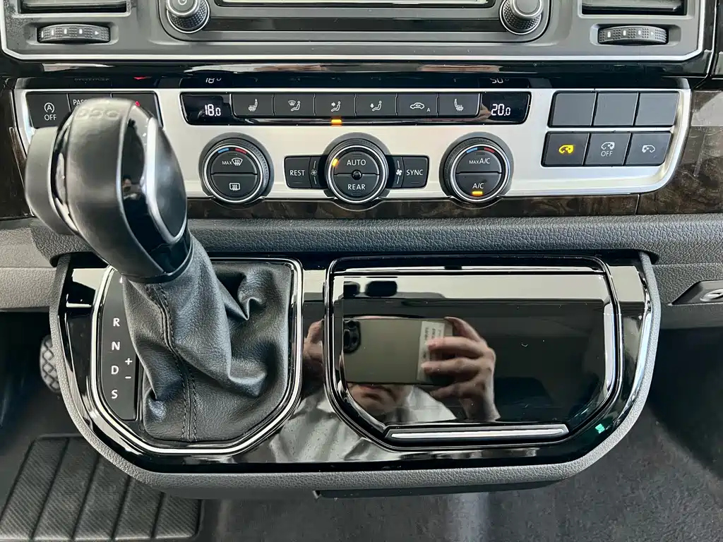 VOLKSWAGEN MULTIVAN 2019