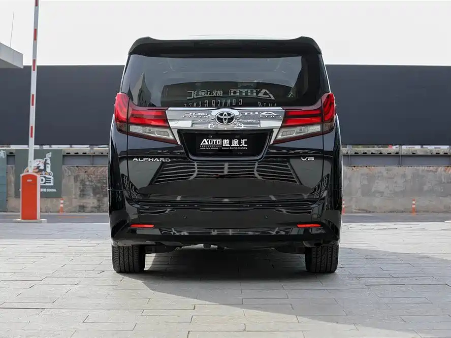 TOYOTA ALPHARD 2018