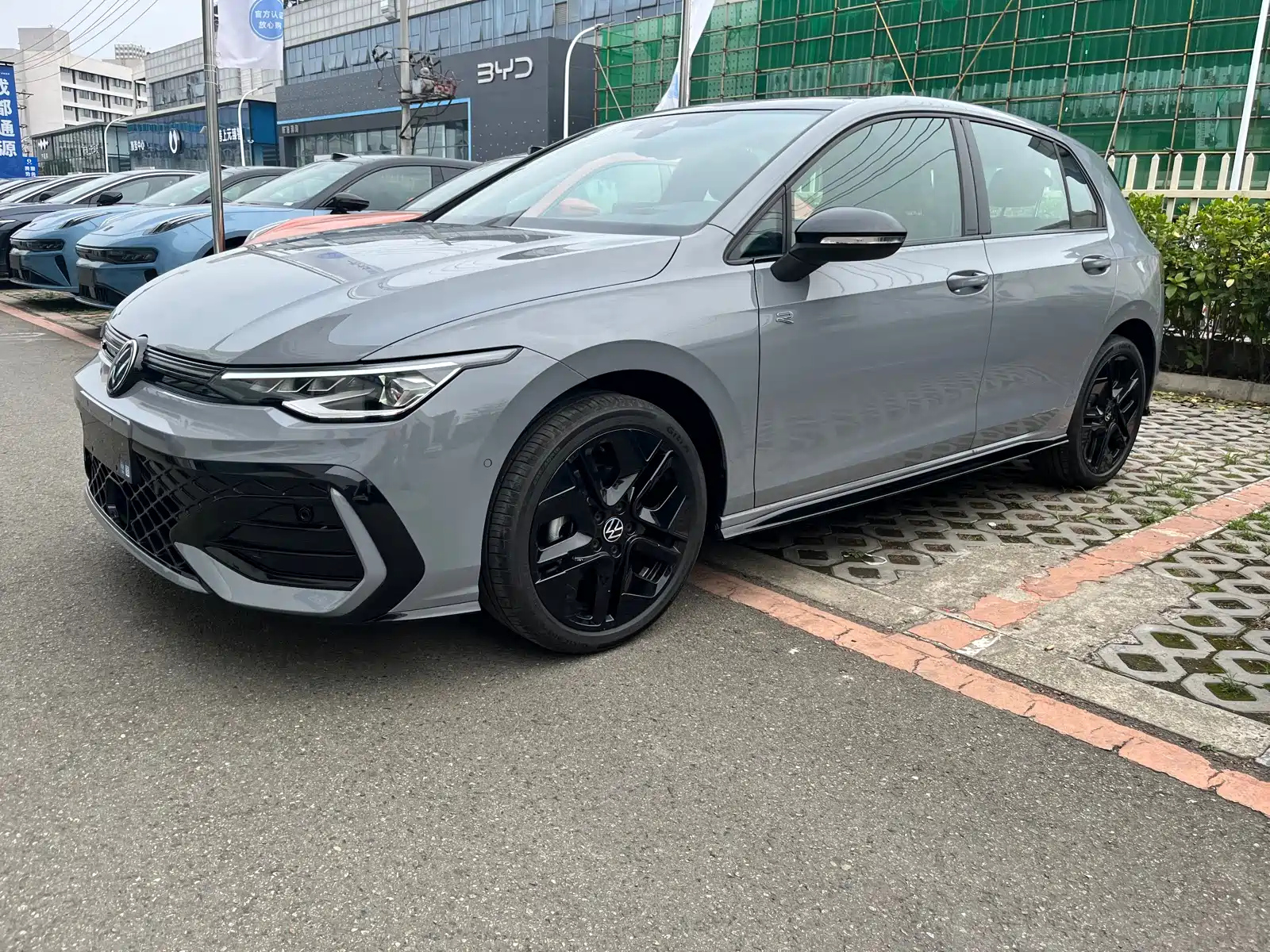 VOLKSWAGEN GOLF