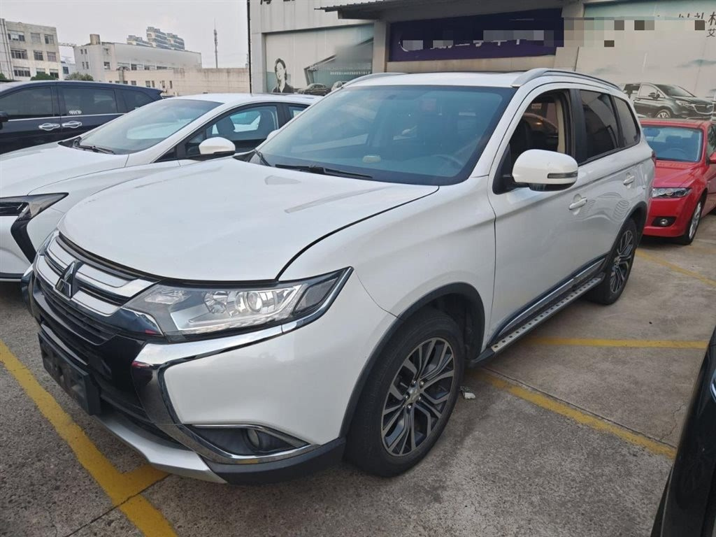 MITSUBISHI OUTLANDER