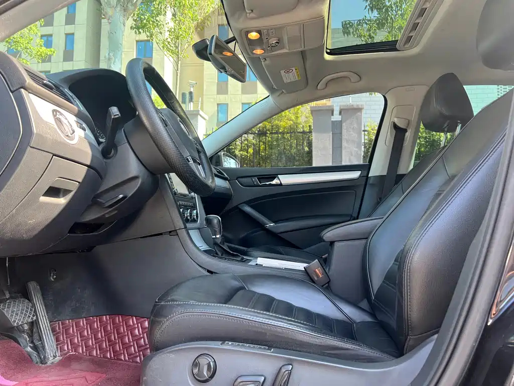 VOLKSWAGEN PASSAT 2015