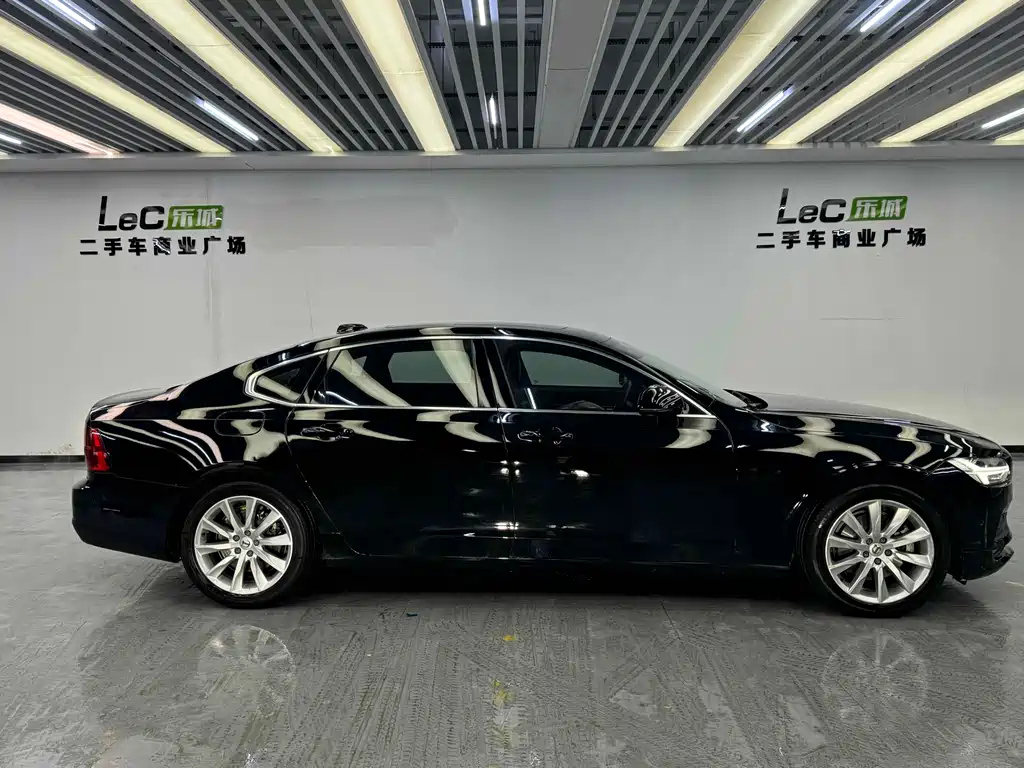 VOLVO S90 2017