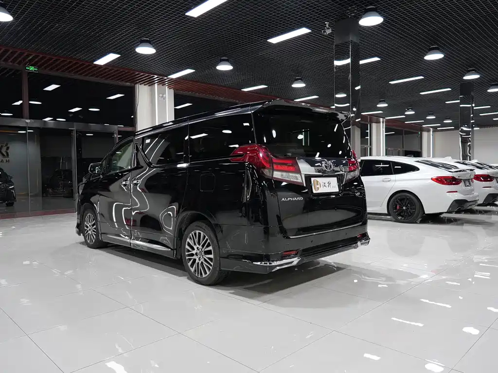 TOYOTA ALPHARD 2018