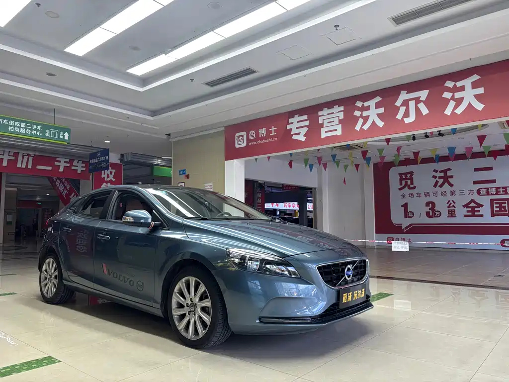 VOLVO V40 2013