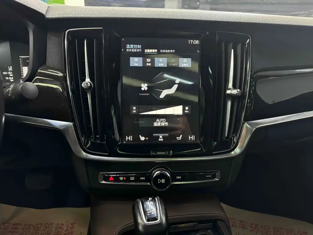 VOLVO S90 2017