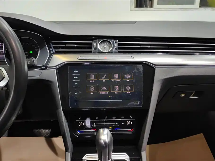 VOLKSWAGEN MAGOTAN 2020