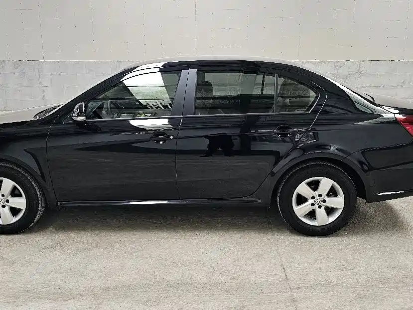 VOLKSWAGEN LAVIDA 2012