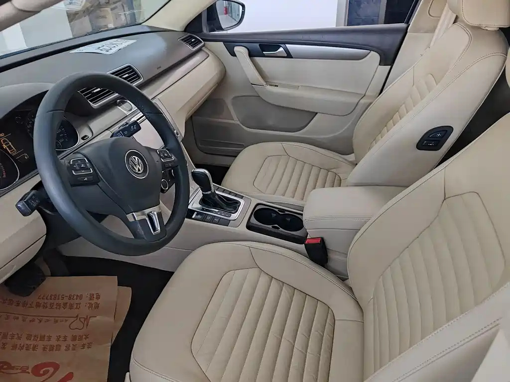 VOLKSWAGEN MAGOTAN 2012