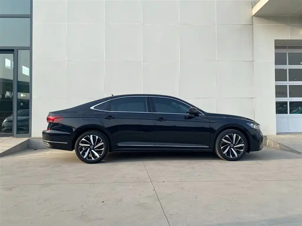 VOLKSWAGEN PASSAT 2022