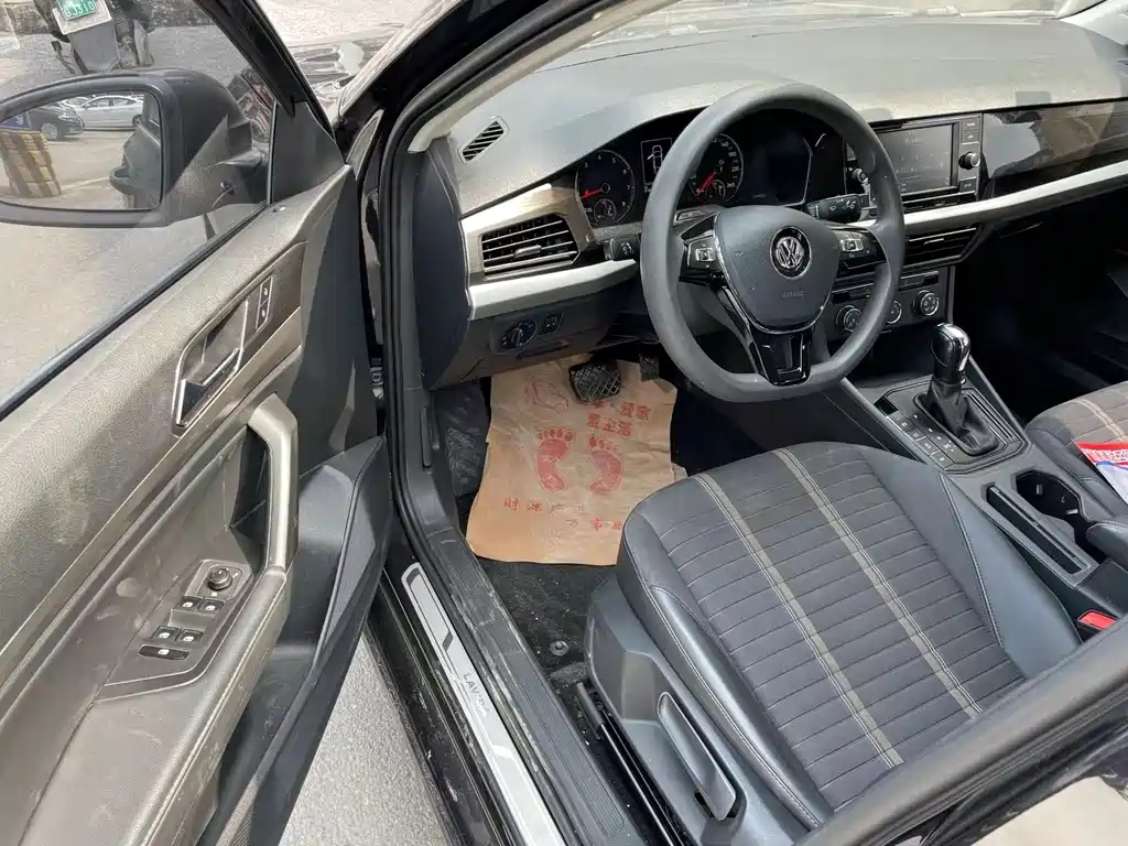 VOLKSWAGEN LAVIDA 2020