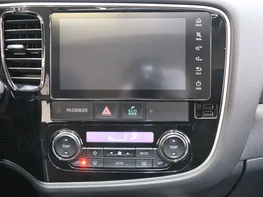 MITSUBISHI OUTLANDER 2019