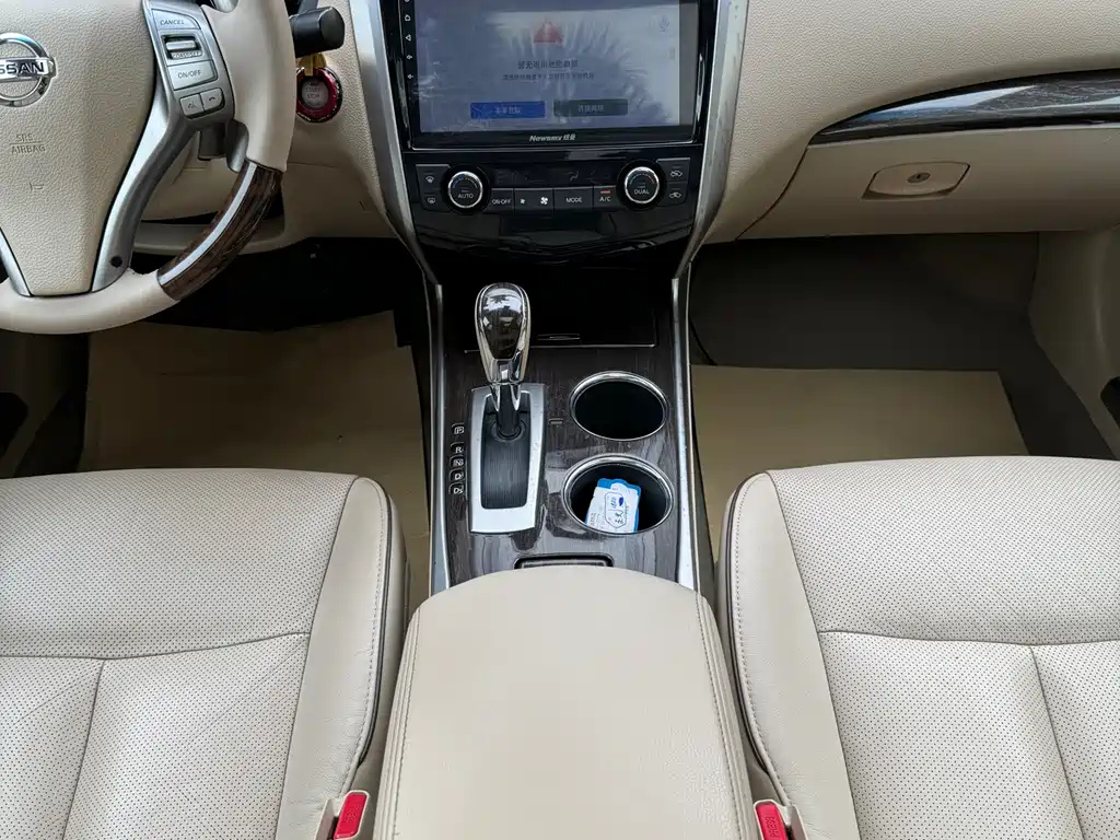 NISSAN TEANA 2015