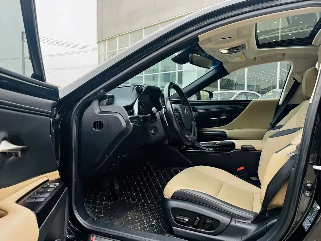 LEXUS ES 2020