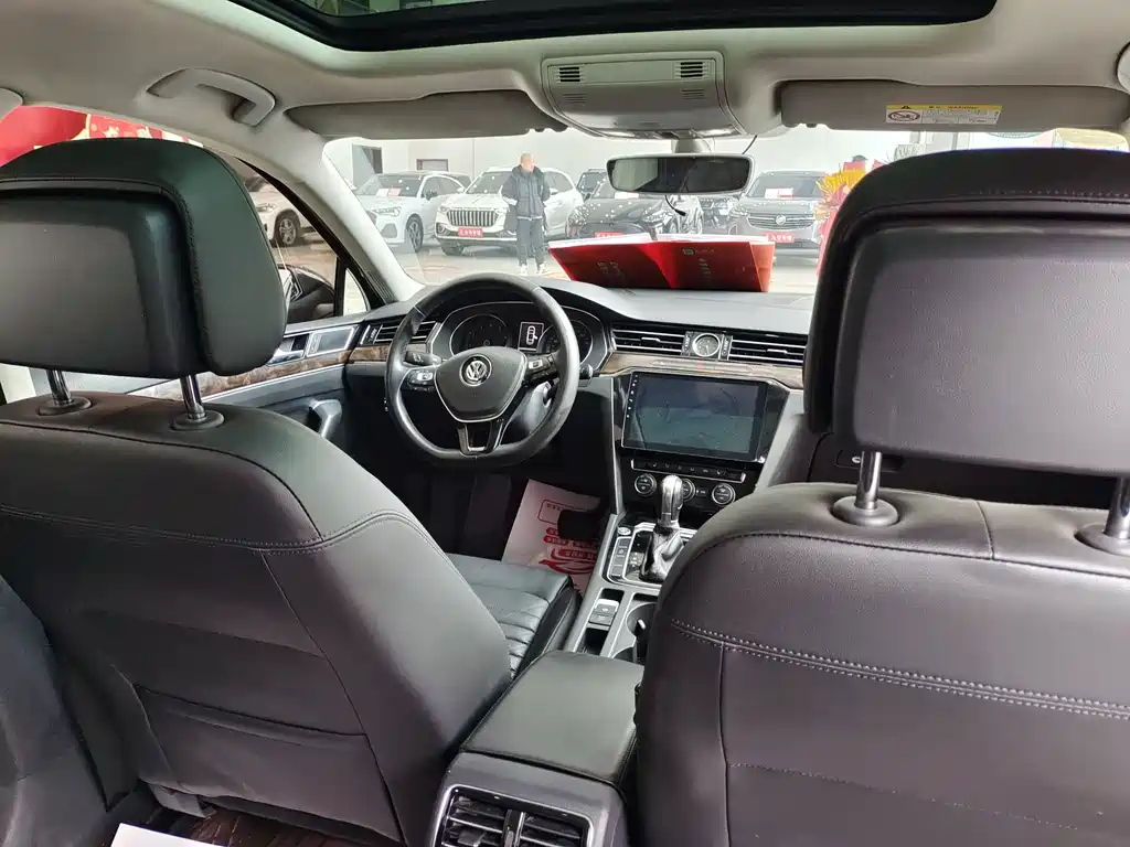 VOLKSWAGEN MAGOTAN 2018
