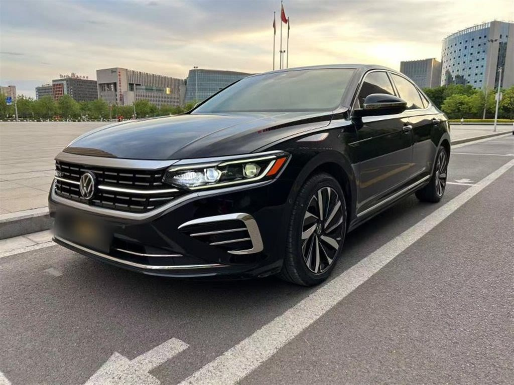 VOLKSWAGEN PASSAT 2023