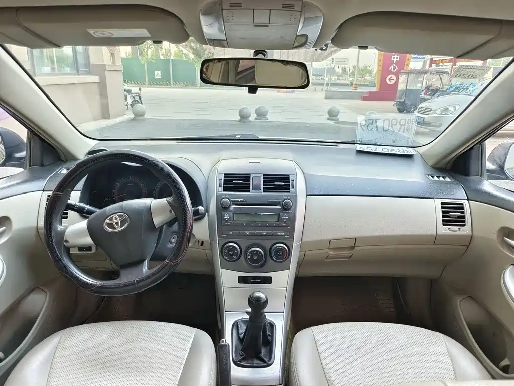 TOYOTA COROLLA 2010