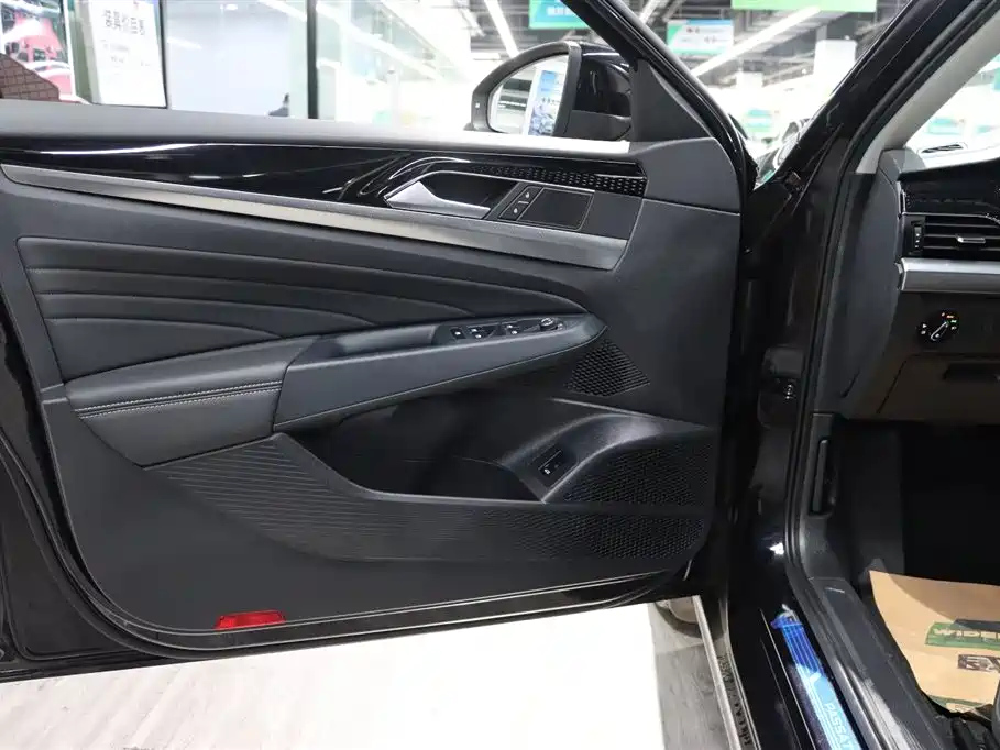 VOLKSWAGEN PASSAT 2022