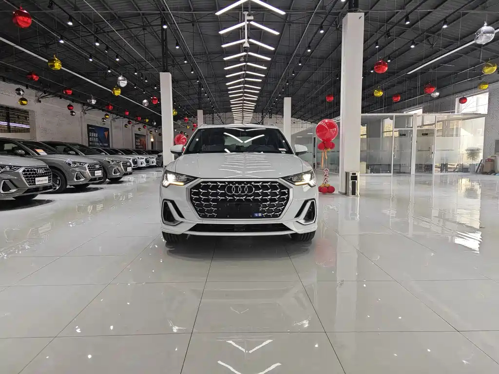 AUDI Q3 2024