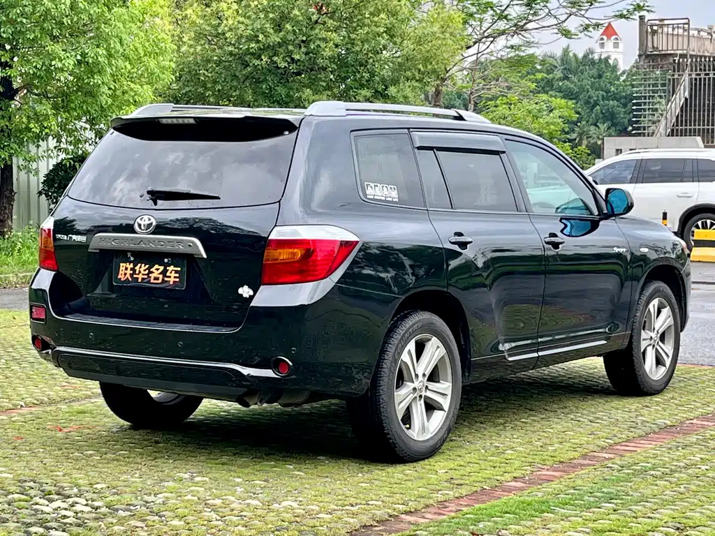 TOYOTA HIGHLANDER 2011