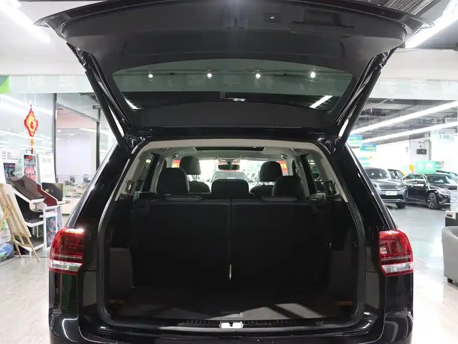 VOLKSWAGEN TOURAN 2021