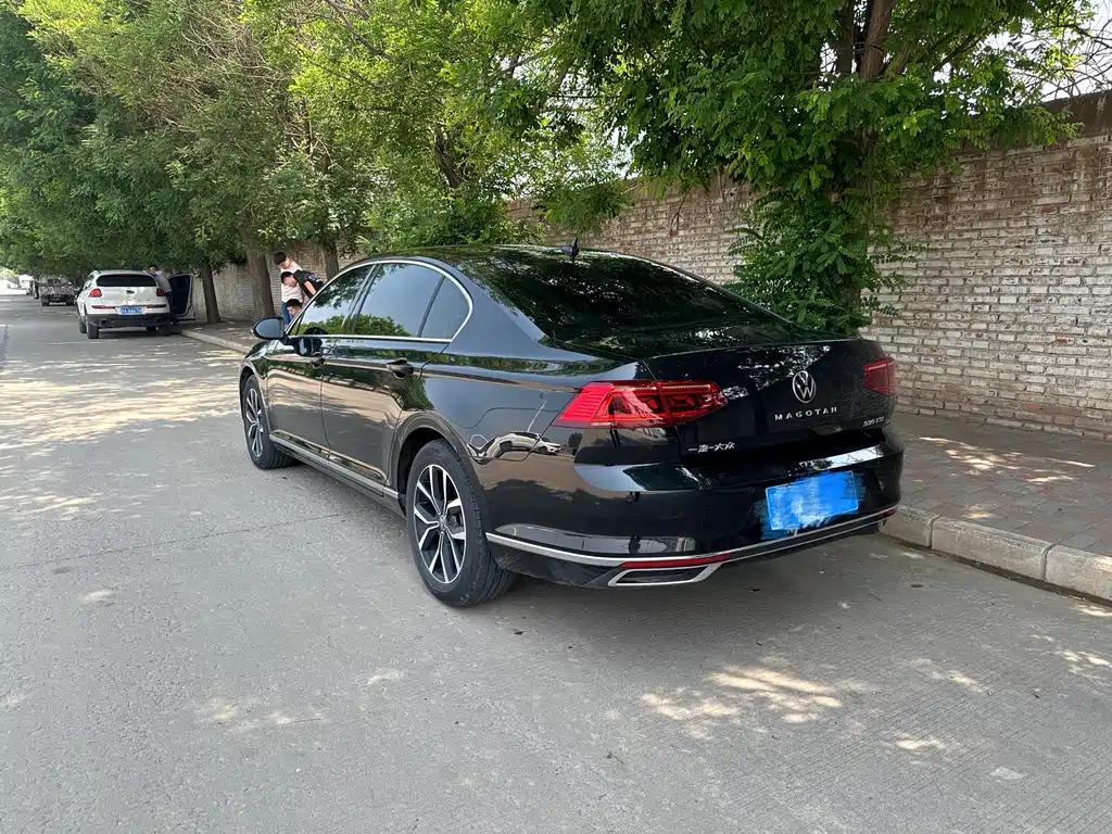 VOLKSWAGEN MAGOTAN 2022