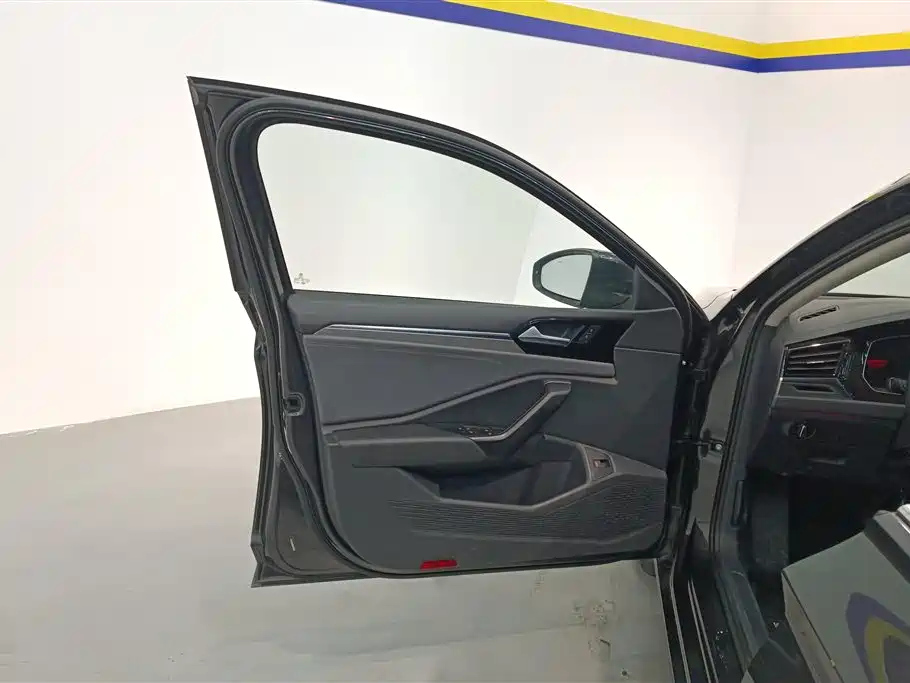 VOLKSWAGEN SAGITAR 2021