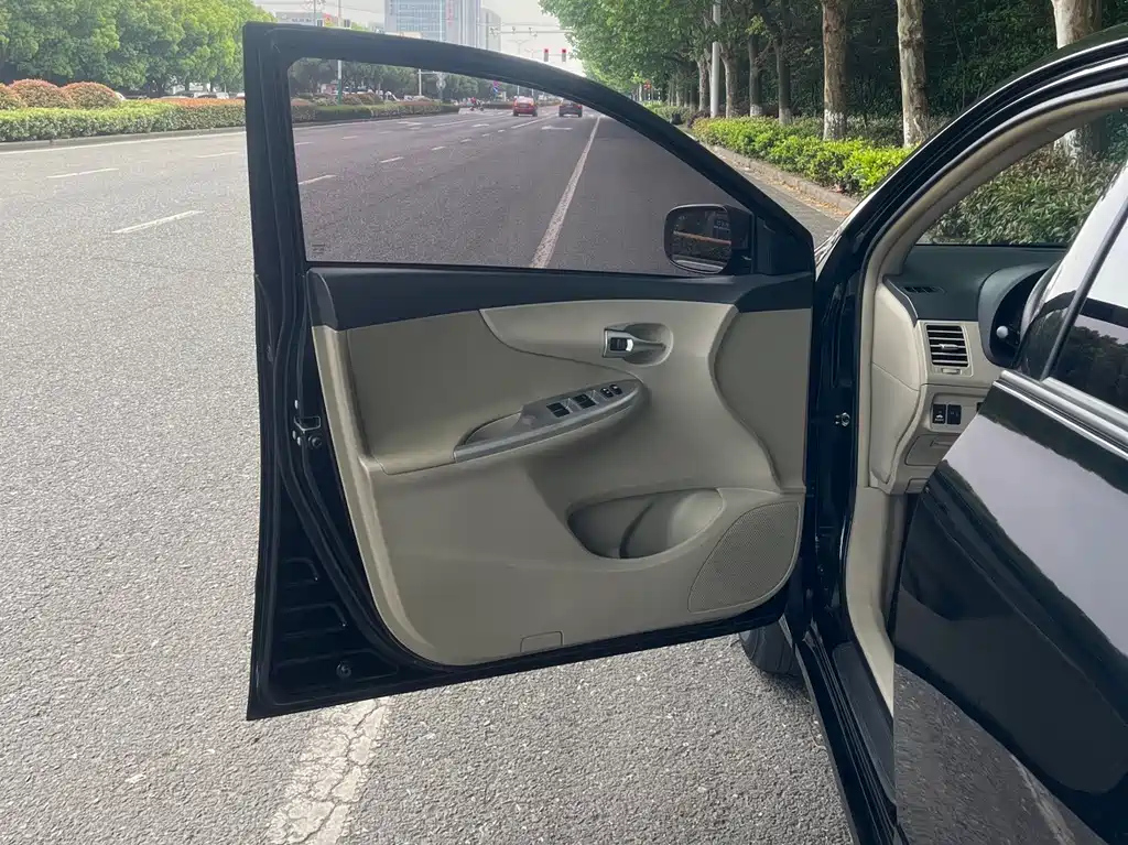 TOYOTA COROLLA 2013