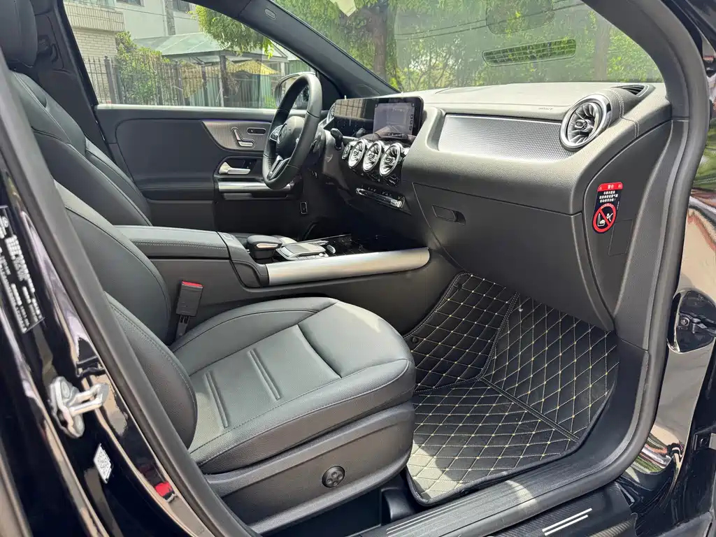 MERCEDES BENZ GLA 2023