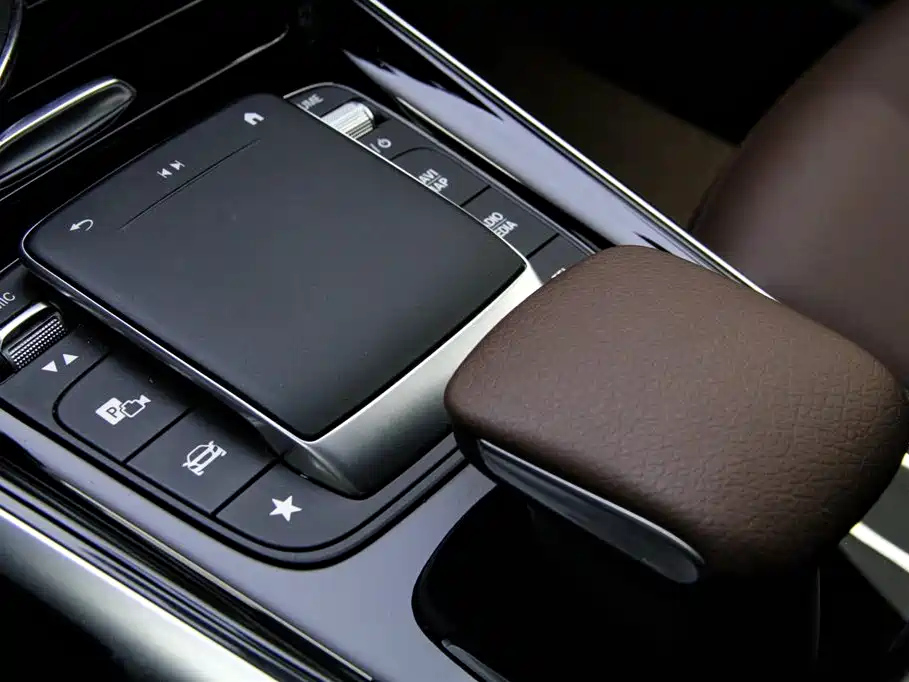 MERCEDES BENZ GLB 2023