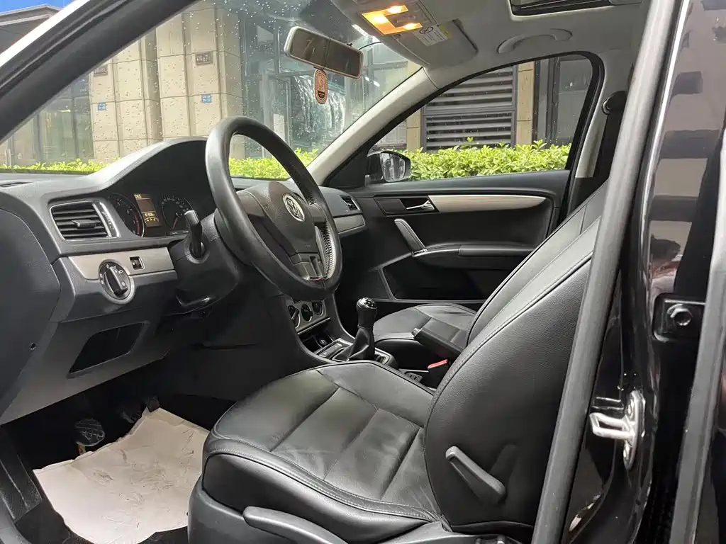 VOLKSWAGEN LAVIDA 2016