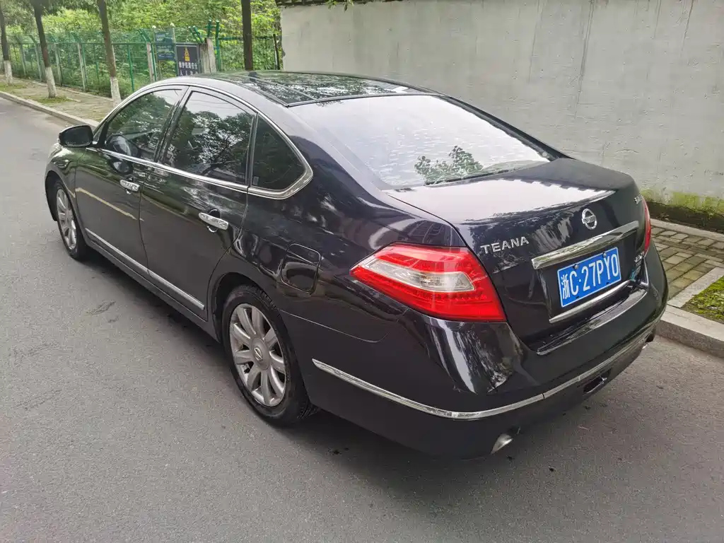 NISSAN TEANA 2010