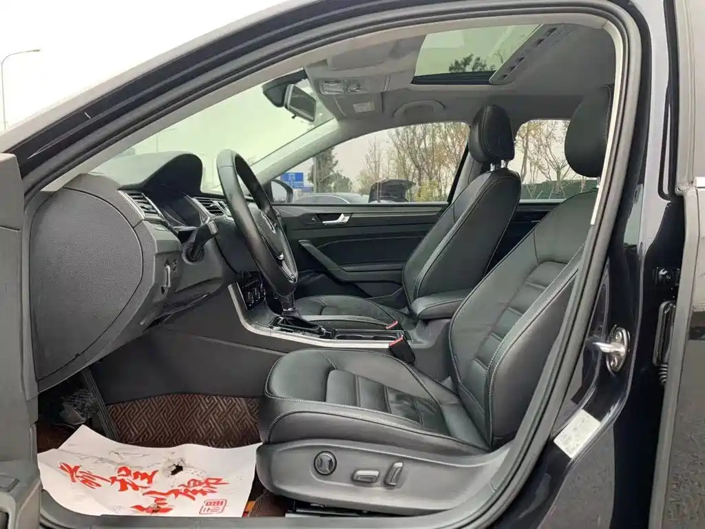 VOLKSWAGEN PASSAT 2017