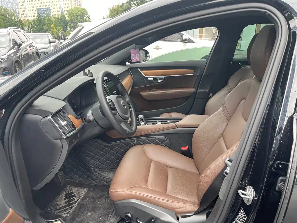 VOLVO S90 2023