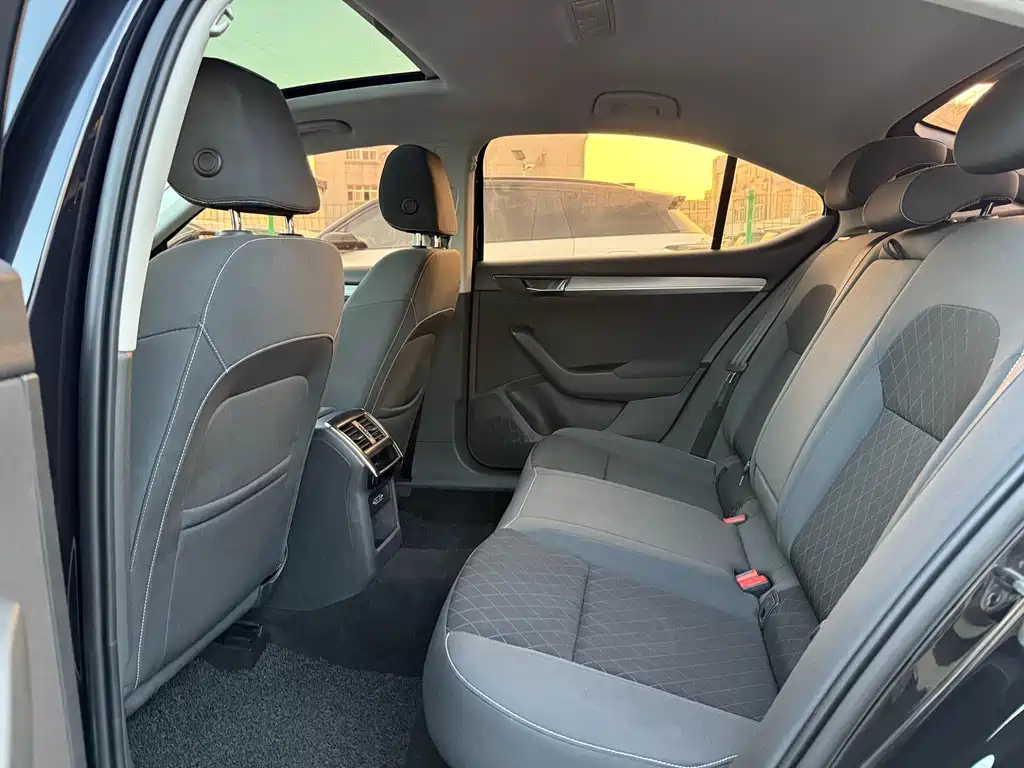SKODA SUPERB 2019
