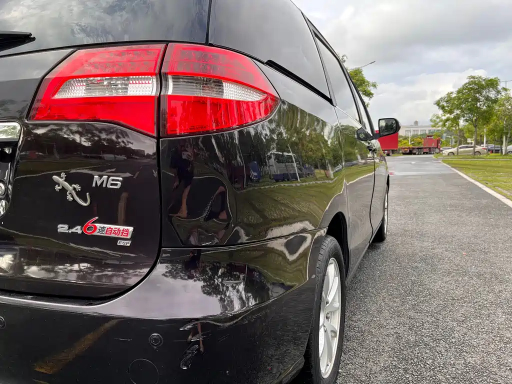 BYD M6 2015