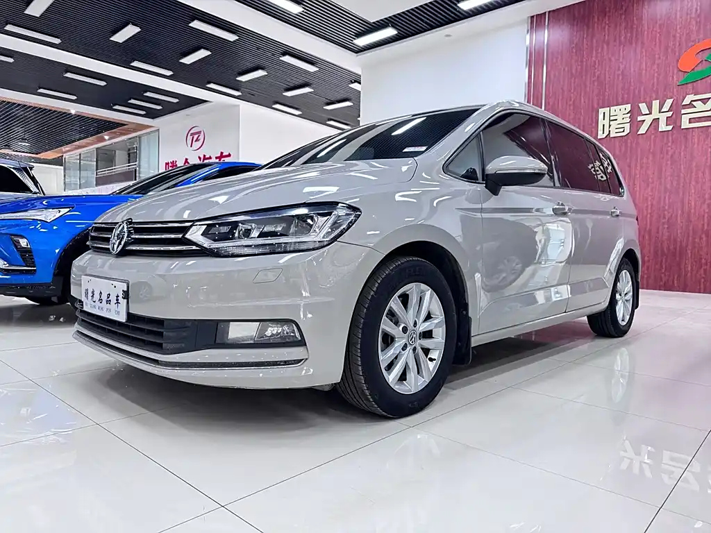 VOLKSWAGEN TOURAN 2016