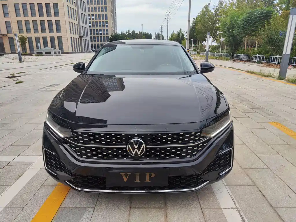 VOLKSWAGEN PASSAT 2023