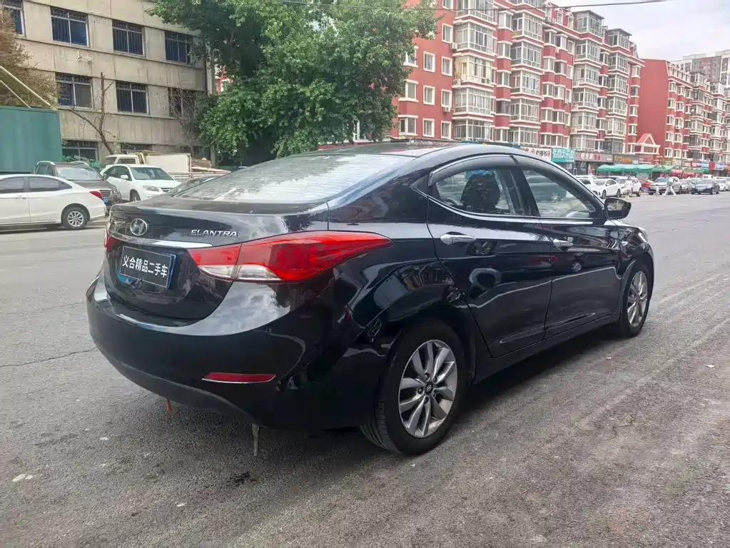 HYUNDAI ELANTRA 2015