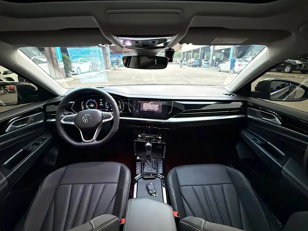 VOLKSWAGEN PASSAT 2025