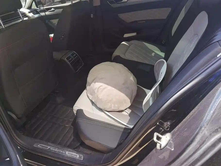 VOLKSWAGEN MAGOTAN 2023