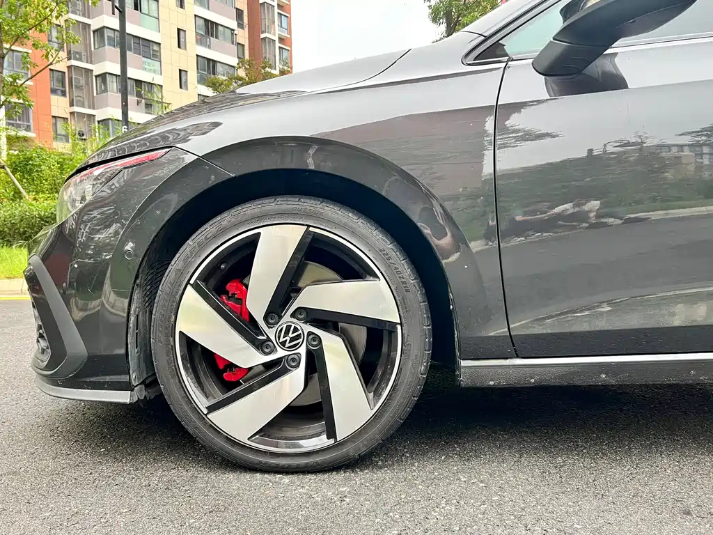 VOLKSWAGEN GOLF GTI 2021